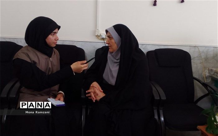 زن مسلمان ایرانی باعث حفظ خانواده می‌شود