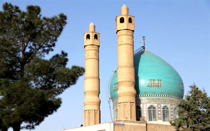 آیین غباروبی و عطرافشانی ضریح مطهر امام‌زاده بی بی سکینه صفادشت/فیلم