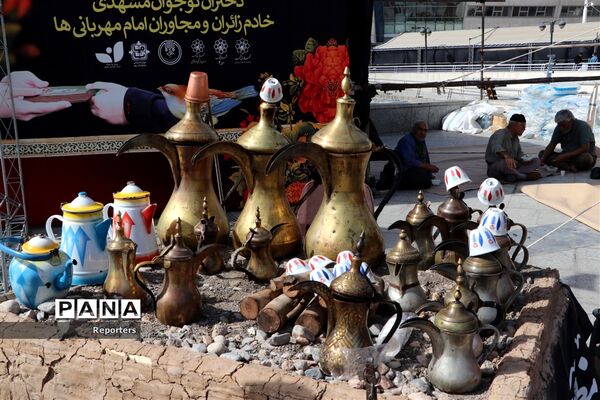 همه خادم الرضا ‌ایم