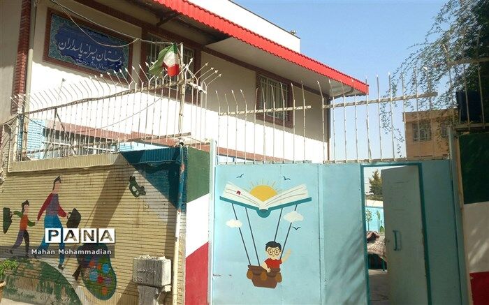 دبستان پاسداران ناحیه ۳ مشهد میزبان افتخاری زائران حرم مطهر رضوی شدند