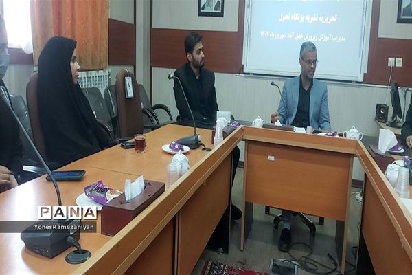 نشست صمیمی هیات تحریریه نشریه امور جوانان قطب شهید مدرس با مدیر آموزش و پرورش خلیل‌آباد