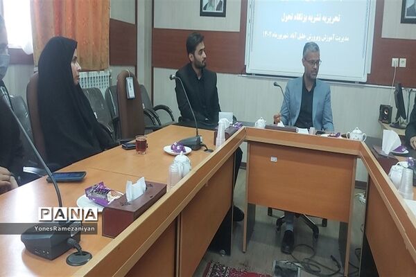 نشست صمیمی هیات تحریریه نشریه امور جوانان قطب شهید مدرس با مدیر آموزش و پرورش خلیل‌آباد