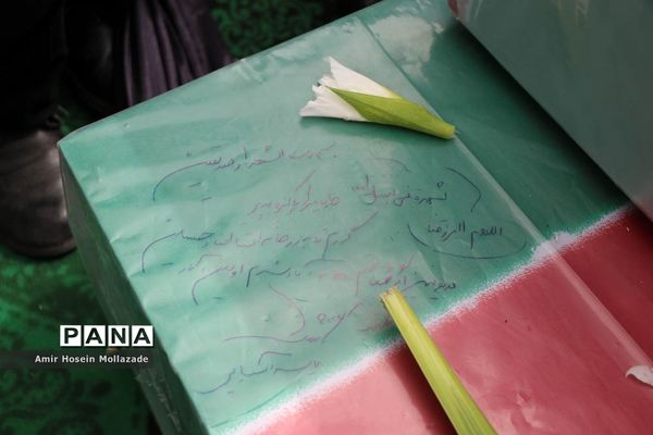 استقبال مردم ارومیه از 24 شهید تازه تفحص شده