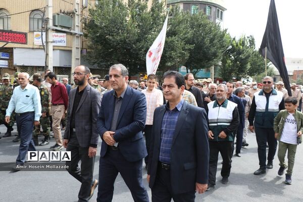 استقبال مردم ارومیه از 24 شهید تازه تفحص شده
