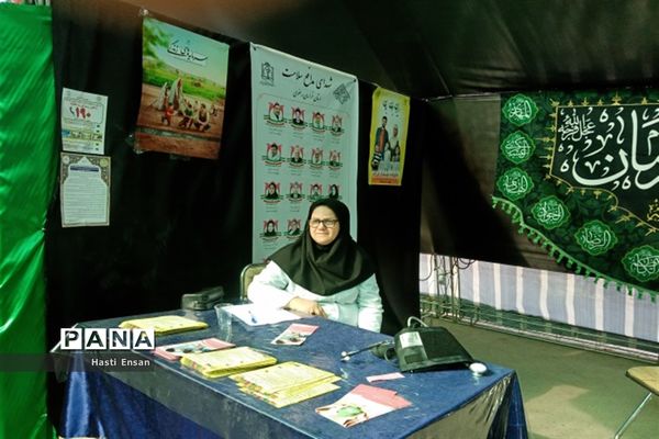 میزبانی خادمان مشهدی از زائران حضرت ثامن الحجج