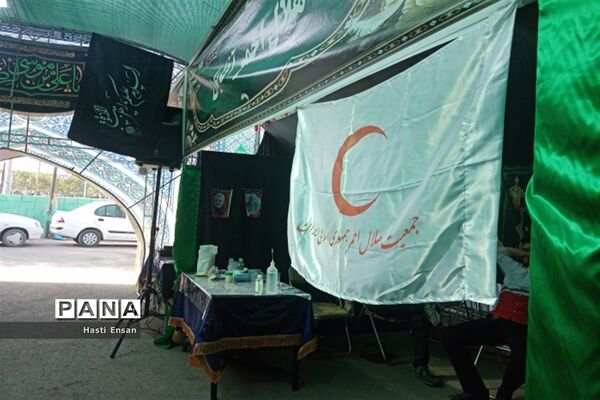 میزبانی خادمان مشهدی از زائران حضرت ثامن الحجج