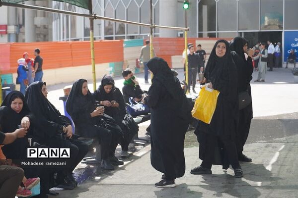 خدمت‌رسانی زائران پیاده‌رضوی در پایانه مسافر بری امام رضا (ع)