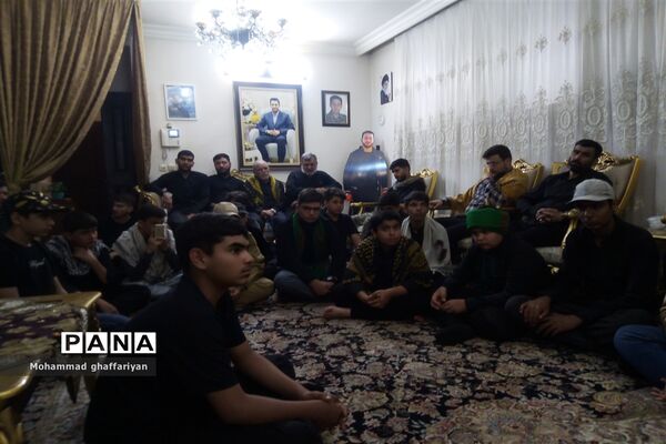دیدار کاروان پیاده بسیج دانش‌آموزی با مادر شهید  «دانیال رضازاده»