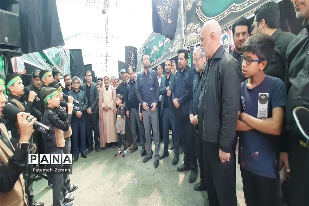 استقبال از  زائران با پای پیاده در راه مشهد الرضا