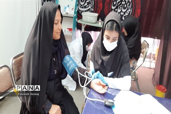 استقبال از  زائران با پای پیاده در راه مشهد الرضا