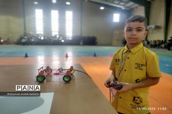 اولین دوره مسابقات رباتیک دانش‌آموزان پسر در آبادان