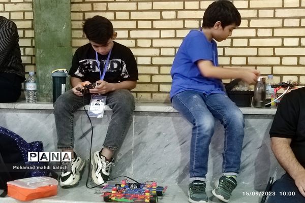 اولین دوره مسابقات رباتیک دانش‌آموزان پسر در آبادان