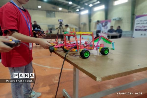 اولین دوره مسابقات رباتیک دانش‌آموزان پسر در آبادان