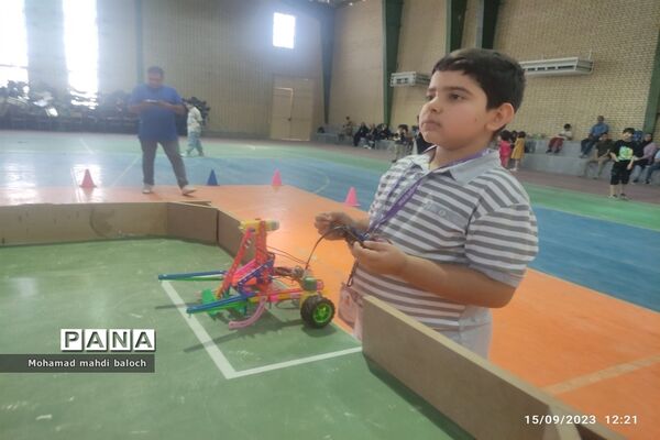 اولین دوره مسابقات رباتیک دانش‌آموزان پسر در آبادان