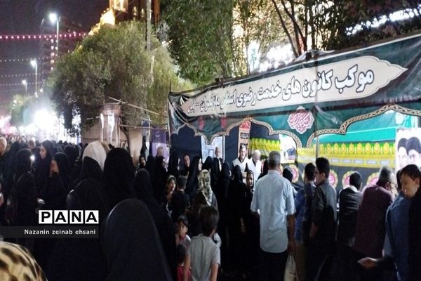 خدمت‌گذاری عاشقان اهل بیت به زائران علی بن موسی الرضا (ع)