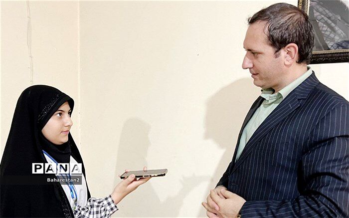 مدیران علاوه بر نقش مدیرت در مدارس، نقش تسهیل‌کننده روابط انسانی را نیز بر عهده دارند