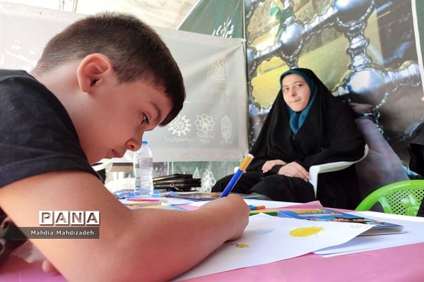 بازدید رئیس آموزش و پرورش ناحیه ۶ از غرفه‌های خدمت‌رسانی به زائران حرم مطهر رضوی