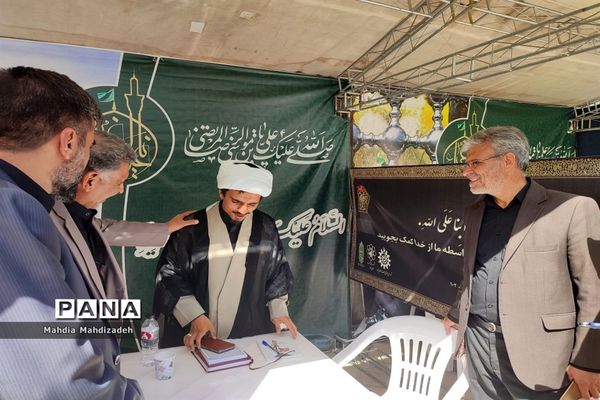 بازدید رئیس آموزش و پرورش ناحیه ۶ از غرفه‌های خدمت‌رسانی به زائران حرم مطهر رضوی