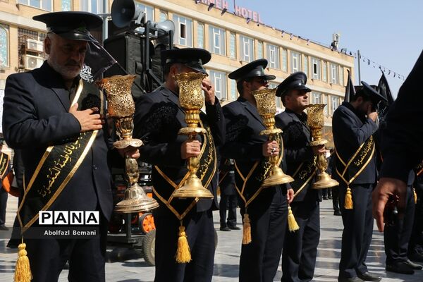 دسته عزاداری خادمان حرم خواهر در سوگ شهادت برادر