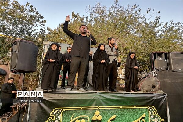 اجتماع مردم عزادار از زائر و مجاور در آخرین روز از ماه صفر به مناسبت شهادت امام رضا(ع) در مشهد مقدس