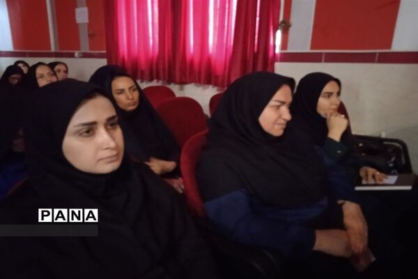 جلسه مدیران مدارس محمود‌آباد