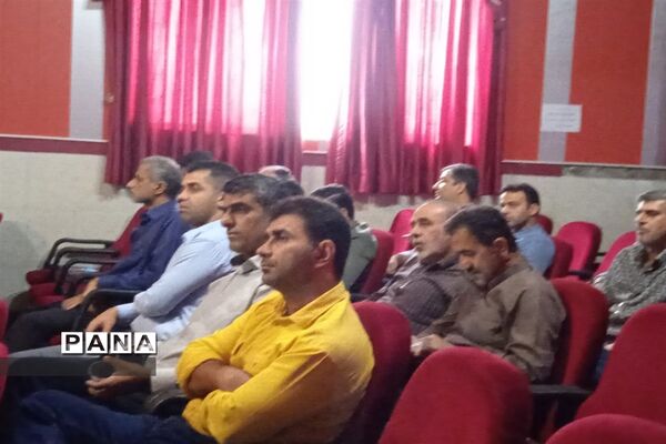 جلسه مدیران مدارس محمود‌آباد