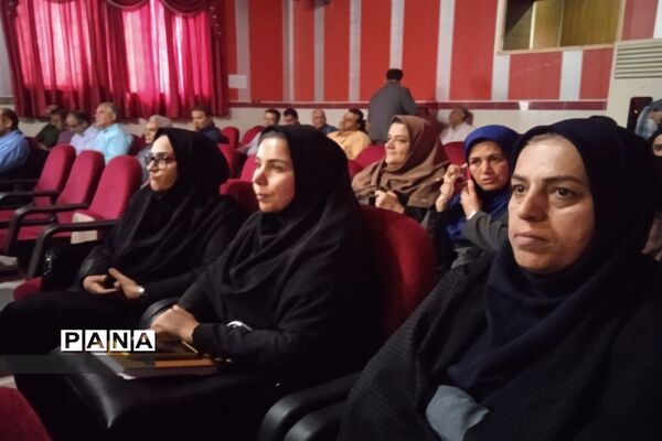 جلسه مدیران مدارس محمود‌آباد