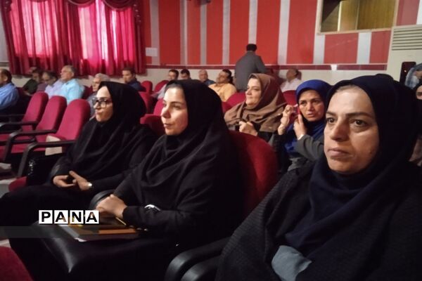 جلسه مدیران مدارس محمود‌آباد