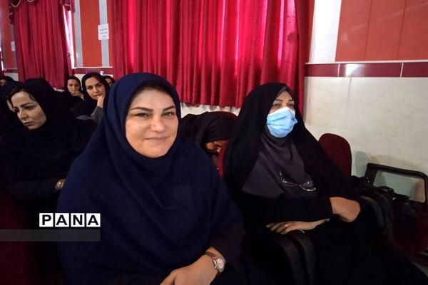 جلسه مدیران مدارس محمود‌آباد