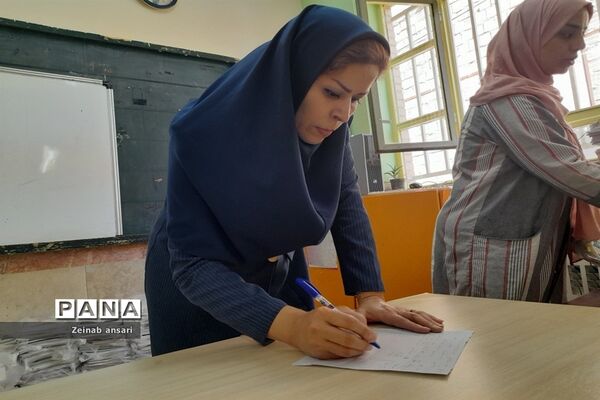 توزیع کتاب در دبستان حاجیه نوری ملارد