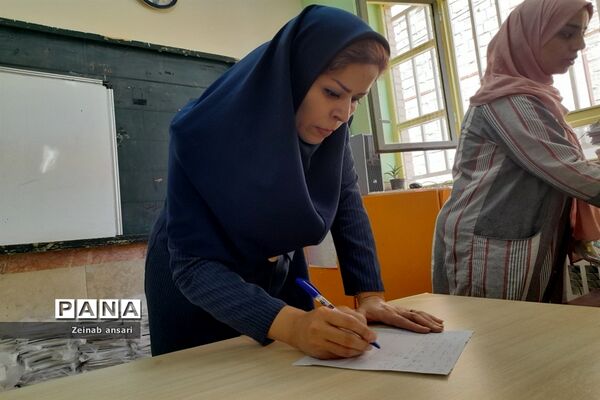 توزیع کتاب در دبستان حاجیه نوری ملارد