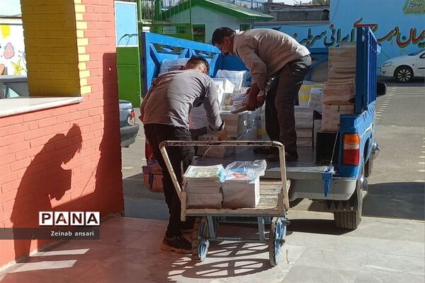 توزیع کتاب در دبستان حاجیه نوری ملارد
