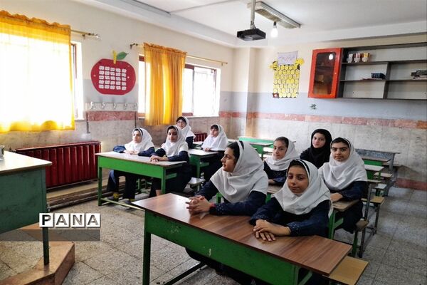 استقبال از ماه مهر در دبستان‌های قائمشهر