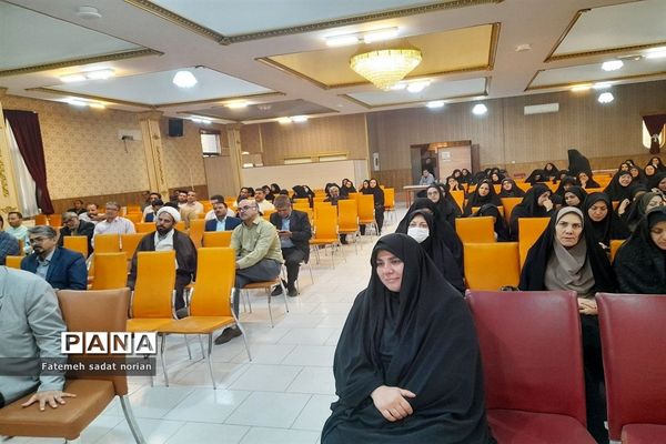 جلسه مدیران مدارس آموزش و پرورش منطقه تبادکان با محوریت پروژه مهر و بازگشایی مدارس