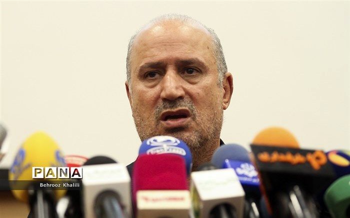 لیگ را ۴ ماه تعطیل و چمن آزادی را عوض کنیم