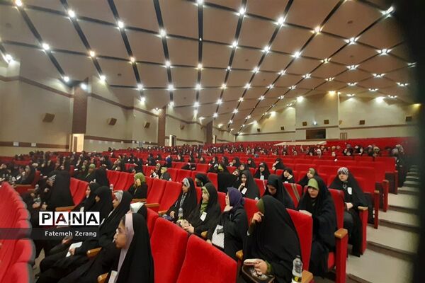 همایش فرماندهان واحدهای پوینده و پیشگام مسئولان واحد‌های بسیج دانش‌آموزی