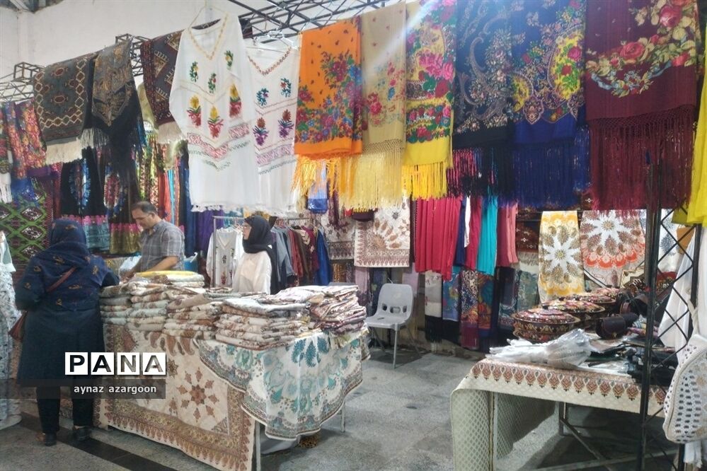 نمایشگاه پاییزه در قائمشهر