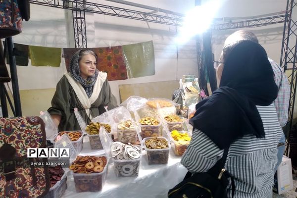 نمایشگاه پاییزه در قائمشهر