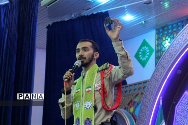 اجرای  جنگ شادی در اردوی تشکیلاتی یاور‌مربیان عضو سازمان دانش‌آموزی استان اصفهان