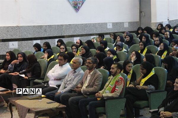 اجرای  جنگ شادی در اردوی تشکیلاتی یاور‌مربیان عضو سازمان دانش‌آموزی استان اصفهان