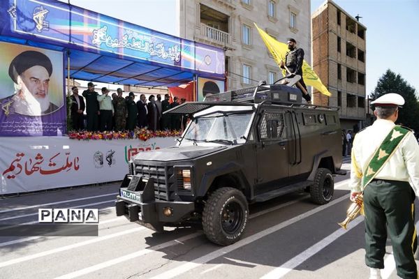 رژه نیروهلی مسلح در آغاز هفته دفاع مقدس خرم‌آباد