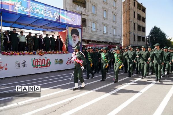 رژه نیروهلی مسلح در آغاز هفته دفاع مقدس خرم‌آباد