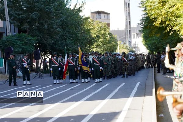 رژه نیروهلی مسلح در آغاز هفته دفاع مقدس خرم‌آباد