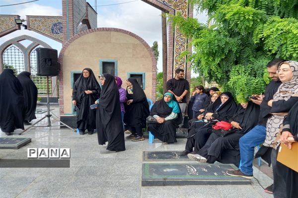 عطر افشانی مزار شهدا در شهرستان قائمشهر