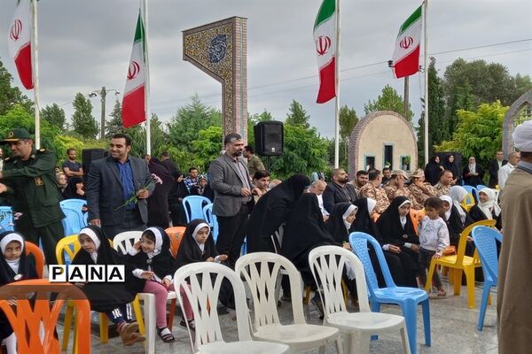 عطر افشانی مزار شهدا در شهرستان قائمشهر