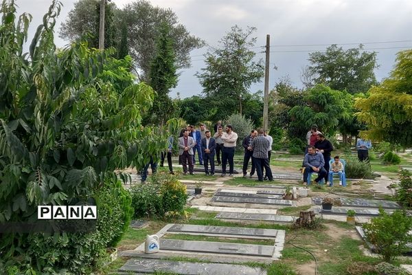 عطر افشانی مزار شهدا در شهرستان قائمشهر