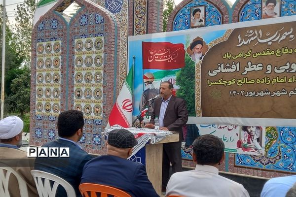 عطر افشانی مزار شهدا در شهرستان قائمشهر