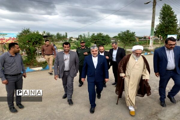 عطر افشانی مزار شهدا در شهرستان قائمشهر