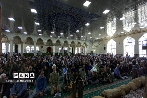 شرکت گسترده بسیجیان و رزمندگان در نماز جمعه کاشمر در اولین روز از هفته دفاع مقدس