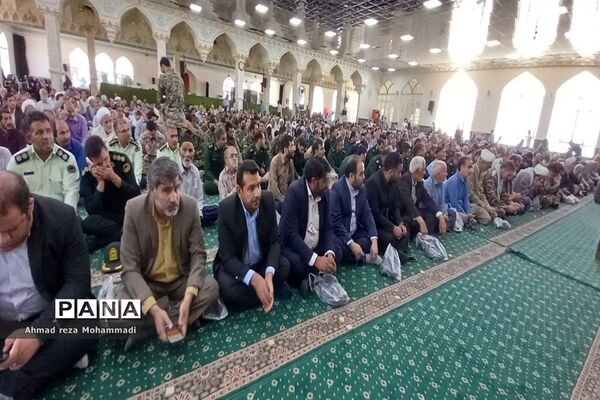 شرکت گسترده بسیجیان و رزمندگان در نماز جمعه کاشمر در اولین روز از هفته دفاع مقدس